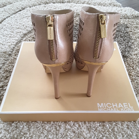Michael Kors Graham Bootie - Picture 5 of 7